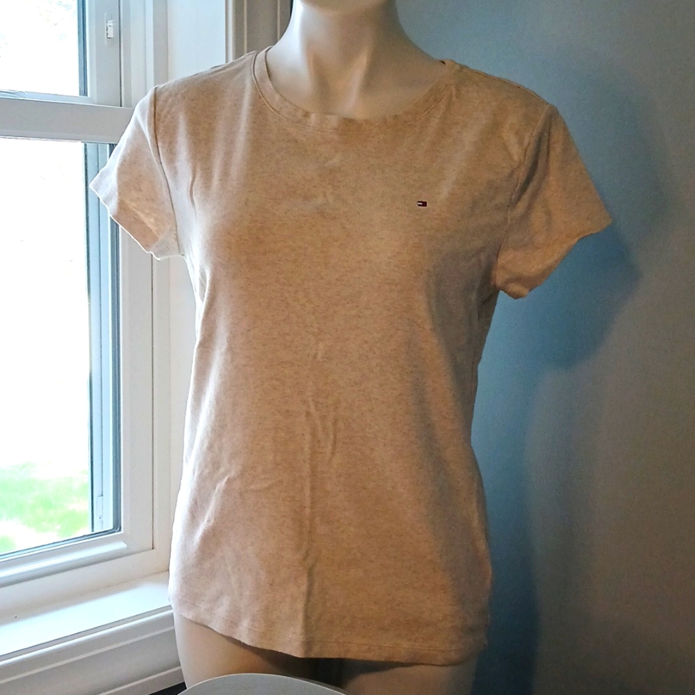 Tommy Hilfiger_ cream tshirt_xl